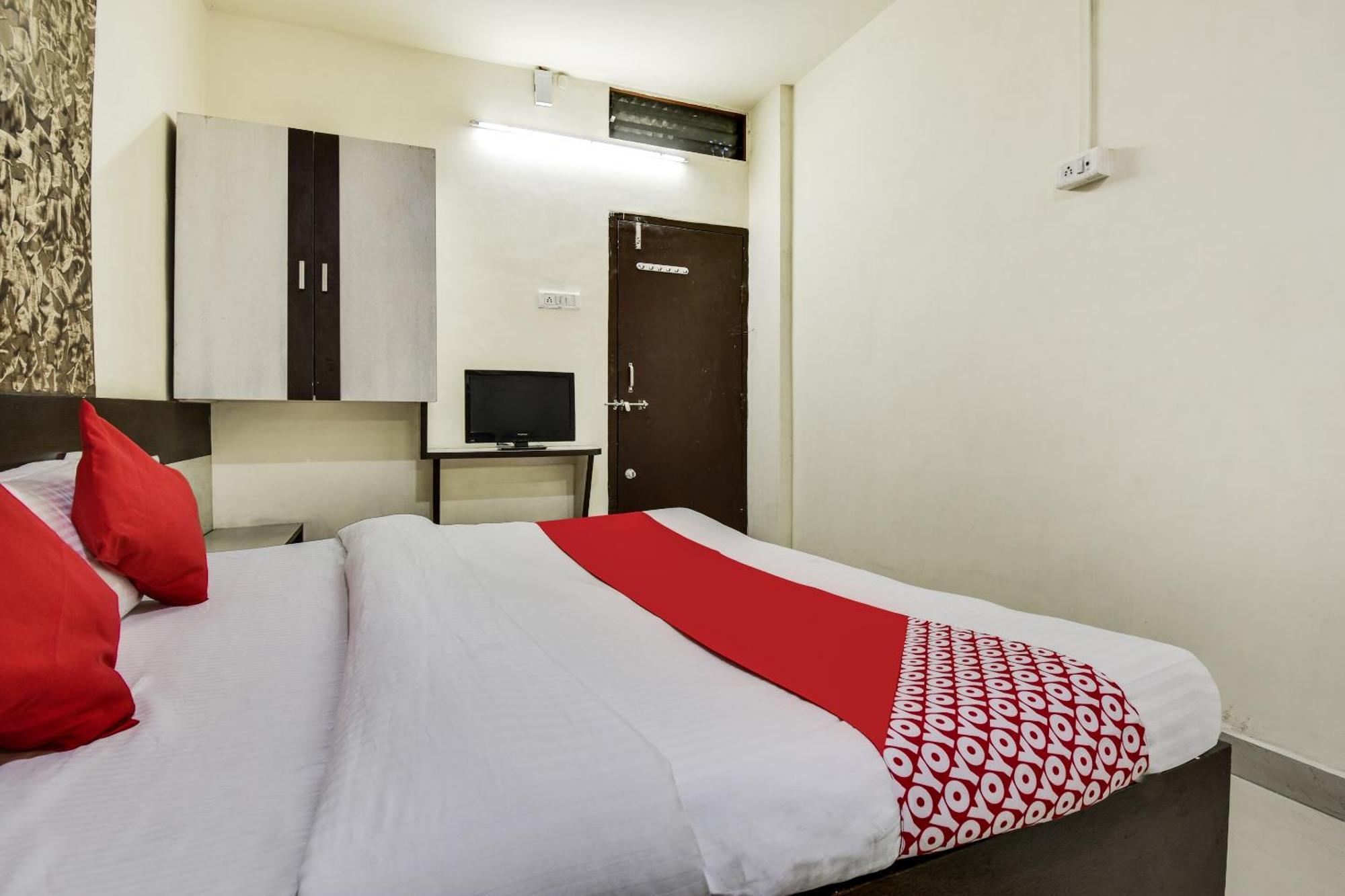 Khāmgaon Hotel O Aryan מראה חיצוני תמונה